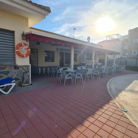 Alex Bungalow Apartment Торевиеха Екстериор снимка
